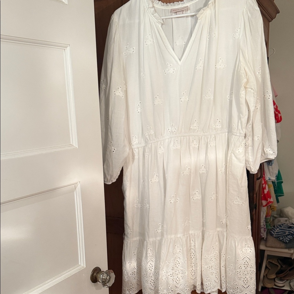 Chic White Eyelet Long Sleeve Dress - Picture 2 of 5